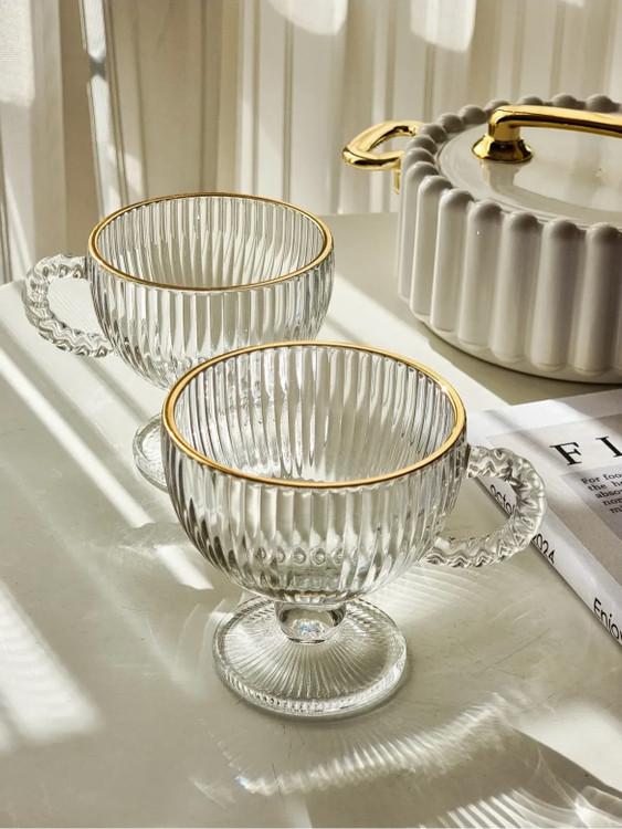 فنجان پایه دار