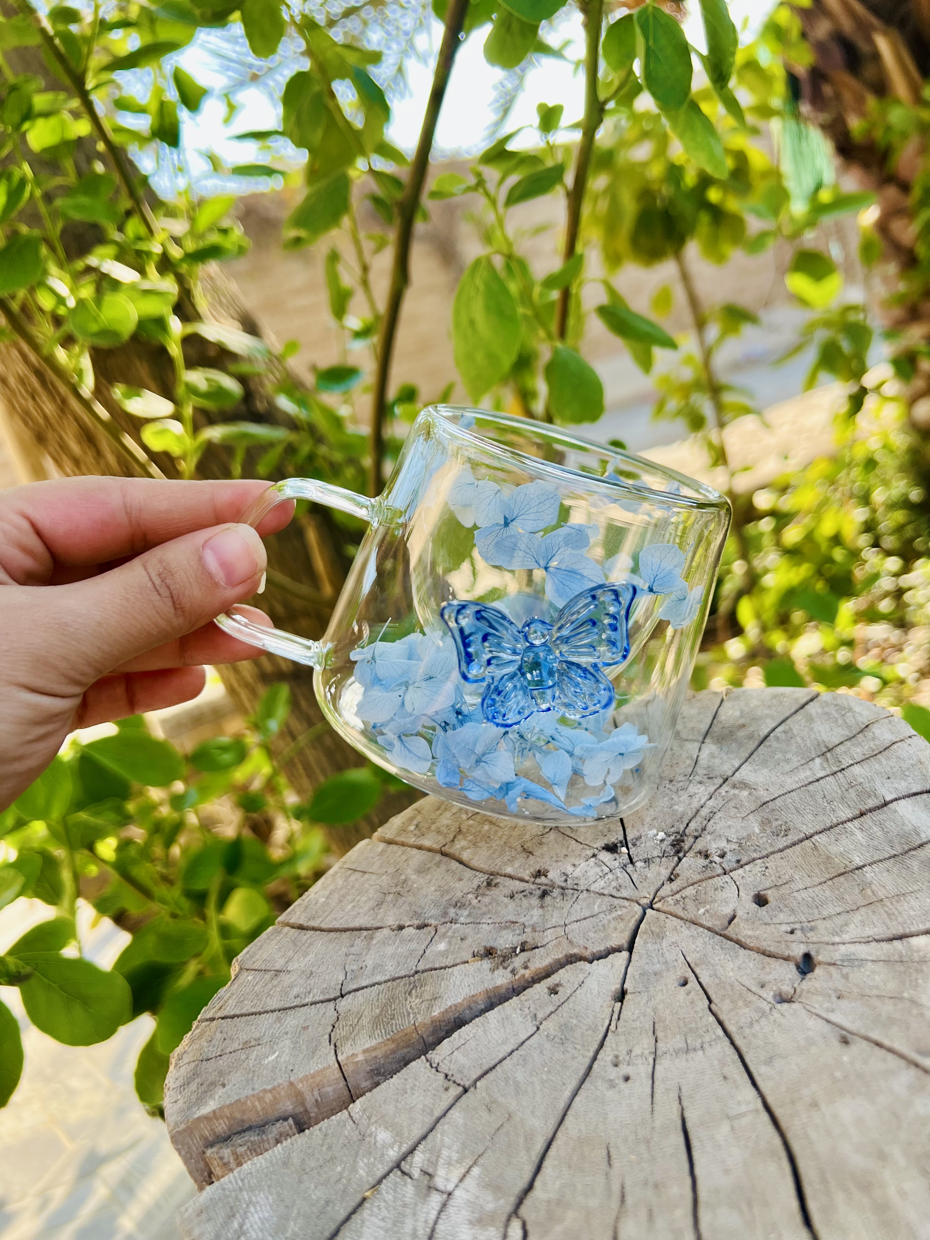 یه لیوان چقد میتونه رویایی باشه😍ماگ دوجداره گل دار وارداتی ،جنس پیرکس وارداتی  مناسب انواع نوشیدنی سرد وگرم،حجم ۱۵۰میل،